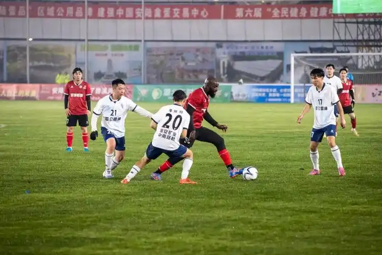 意大利乙级联赛：卡利亚里 VS 弗罗西诺内
